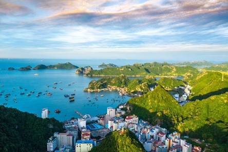 Ha Long Bay - Cat Ba Archipelago becomes world natural heritage site